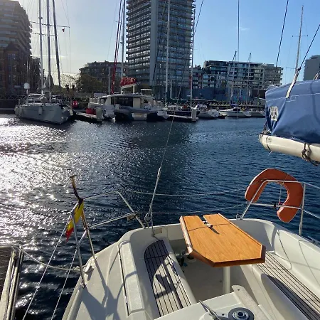 Unieke Slaapervaring Op Een Zeilboot In Het Centrum Van Ostende