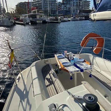 Unieke Slaapervaring Op Een Zeilboot In Het Centrum Van * Ostende
