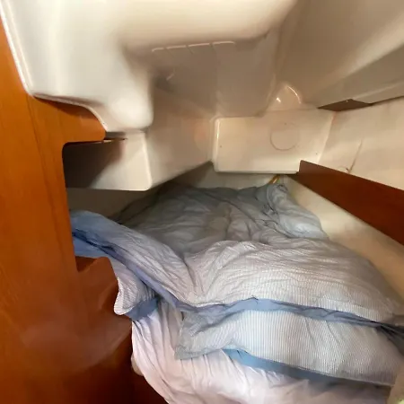 Hotel en barco Unieke Slaapervaring Op Een Zeilboot In Het Centrum Van Ostende