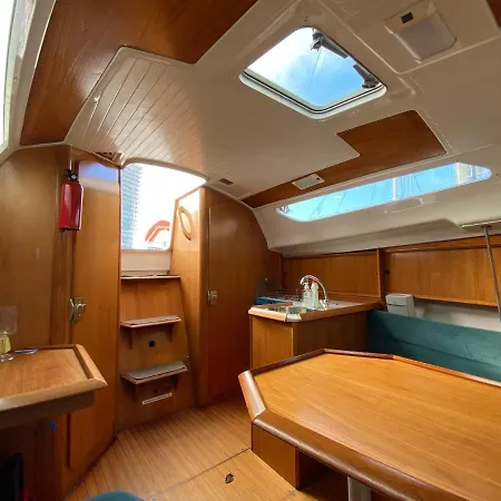 Hotel en barco Unieke Slaapervaring Op Een Zeilboot In Het Centrum Van Ostende